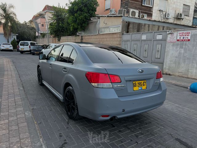 סובארו B4/לגאסי