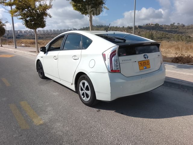 מודעת רכב טויוטה פריוס