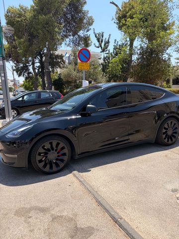 מודעת רכב טסלה מודל Y
