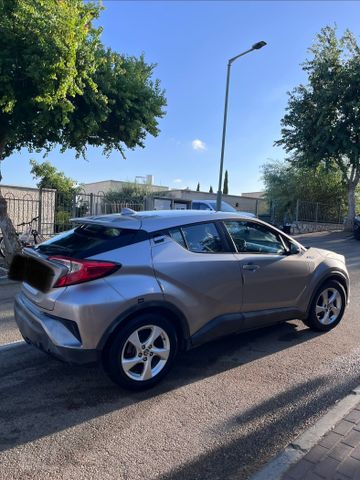 מודעת רכב טויוטה C-HR