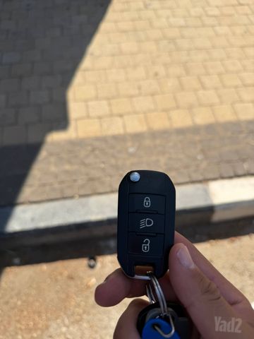 פיג'ו 208