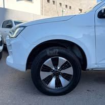איסוזו די-מקס