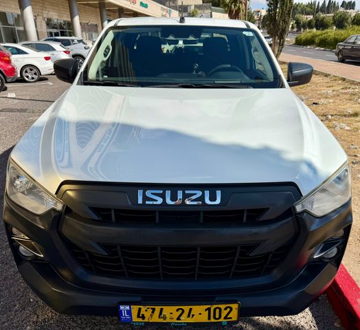 איסוזו די-מקס