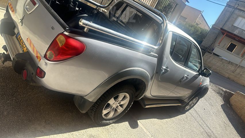 מיצובישי טרייטון / L200