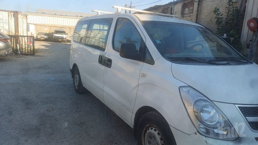 יונדאי H-1 / i800