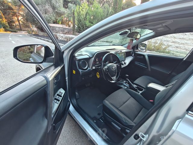 טויוטה RAV4