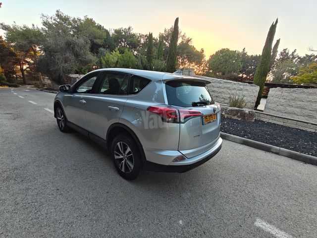 טויוטה RAV4