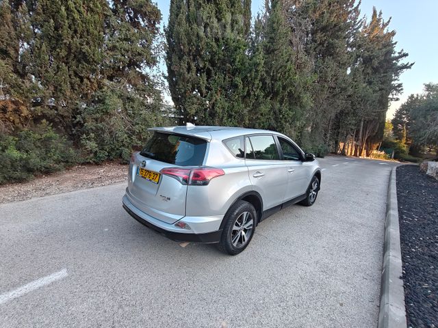 טויוטה RAV4