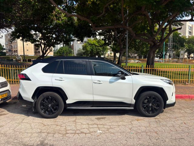 טויוטה RAV4