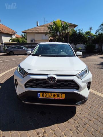 טויוטה RAV4
