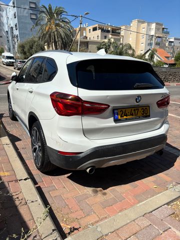 ב מ וו X1