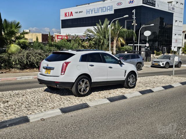קאדילק SRX