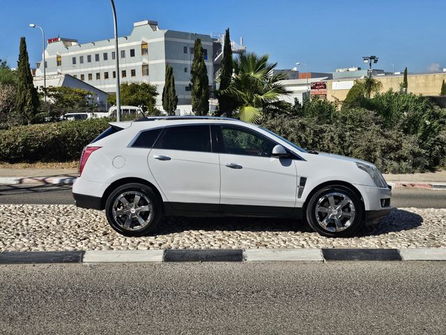 קאדילק SRX