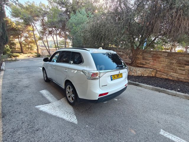 מיצובישי אאוטלנדר
