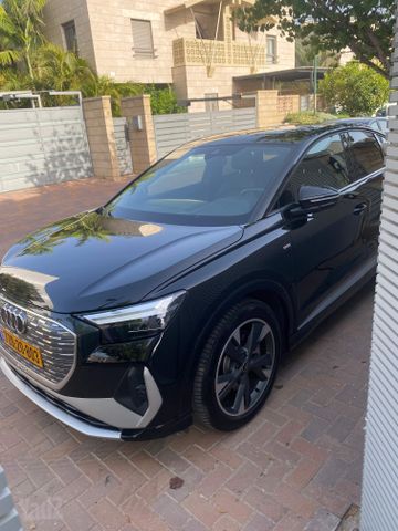 מודעת רכב אאודי Q4 e-tron
