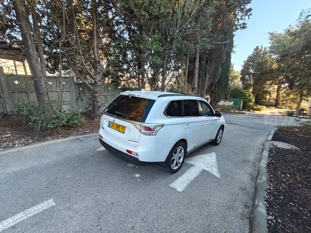מיצובישי אאוטלנדר