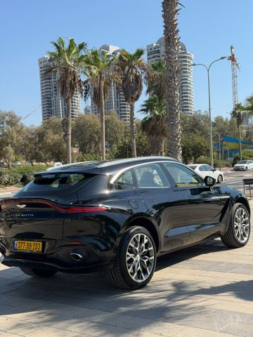 אסטון מרטין DBX