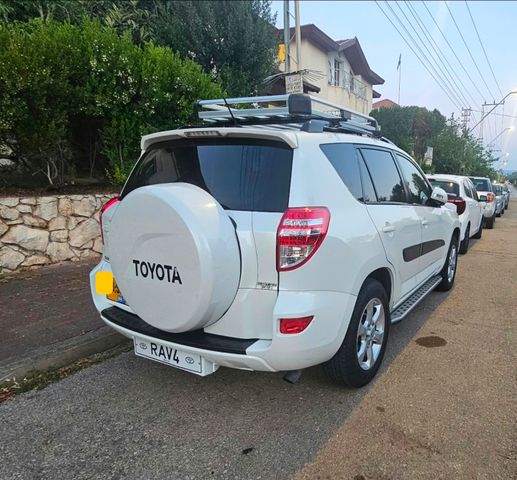 טויוטה RAV4