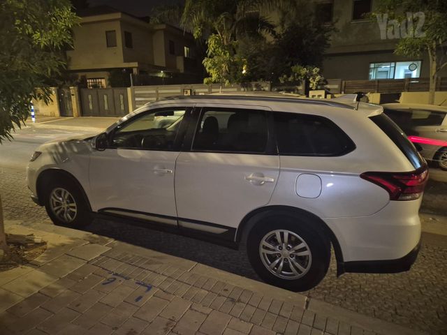 מיצובישי אאוטלנדר