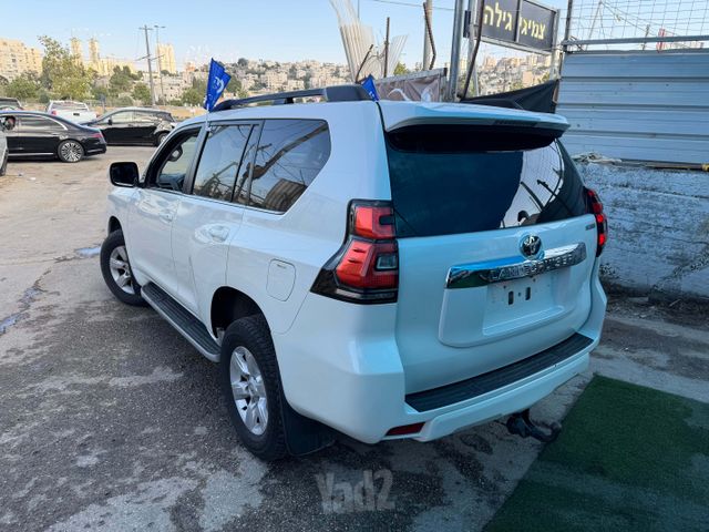 טויוטה לנד קרוזר