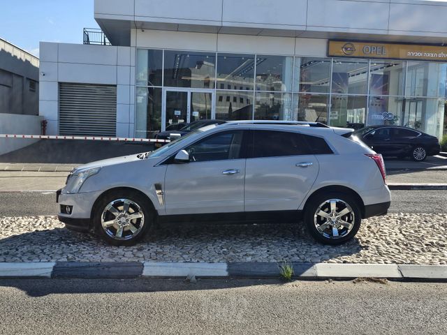 קאדילק SRX