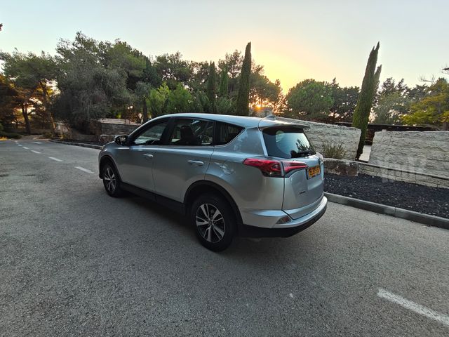 טויוטה RAV4
