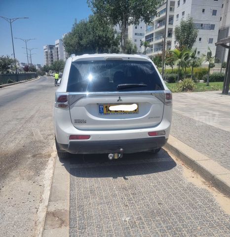 מיצובישי אאוטלנדר