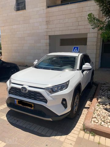 מודעת רכב טויוטה RAV4