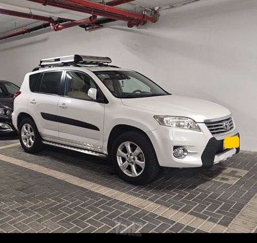 טויוטה RAV4