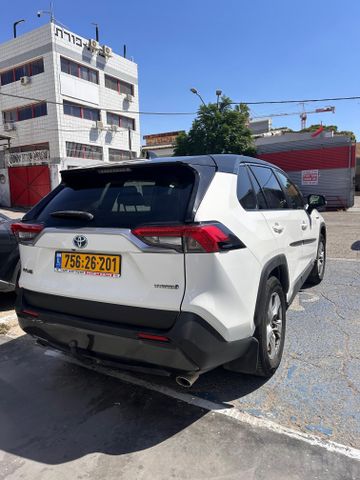 טויוטה RAV4