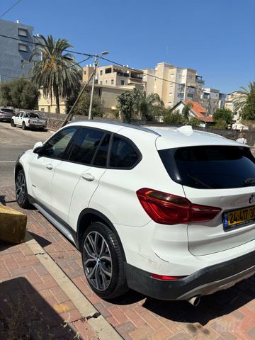 ב מ וו X1
