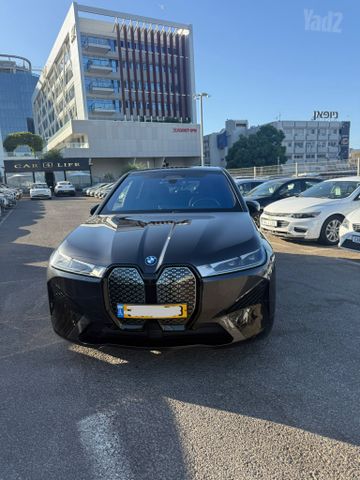 ב מ וו iX