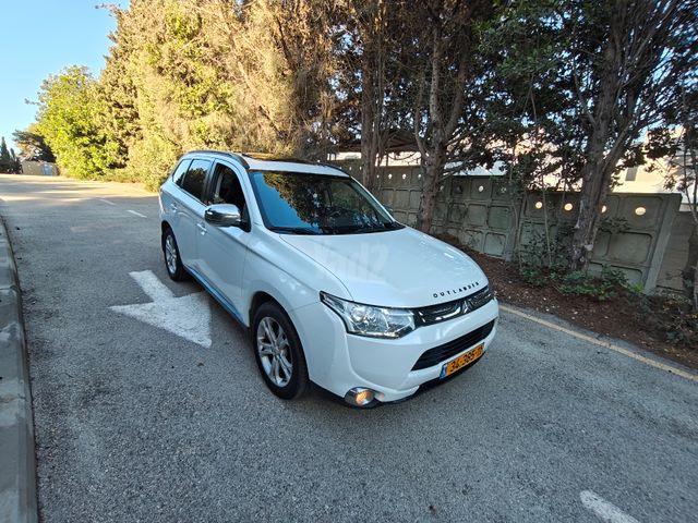 מיצובישי אאוטלנדר
