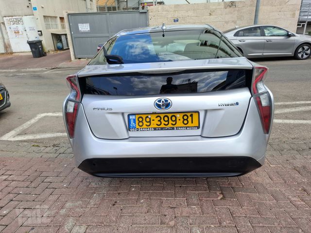 טויוטה פריוס