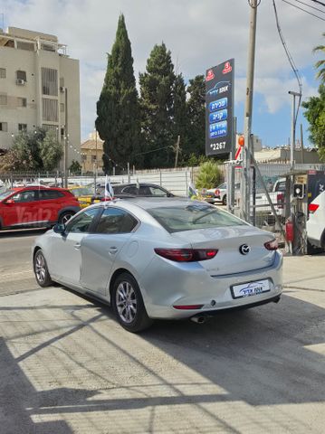 מאזדה 3