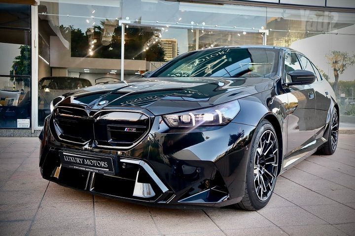 ב מ וו M5