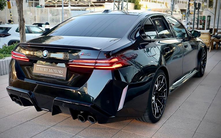 ב מ וו M5