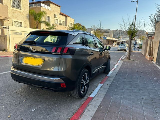 פיג'ו 3008