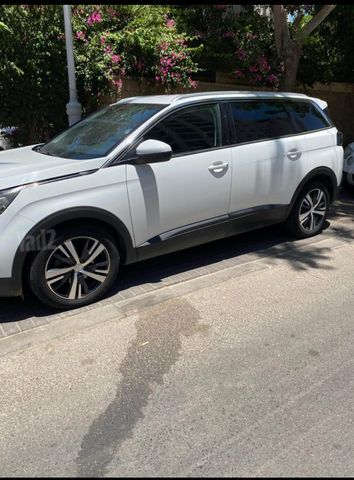 פיג'ו 5008