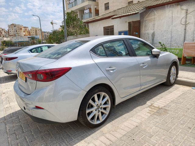 מודעת רכב מאזדה 3
