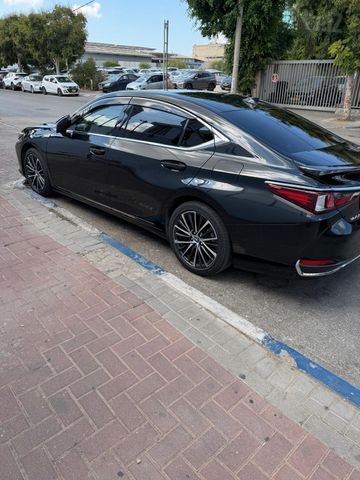 לקסוס ES
