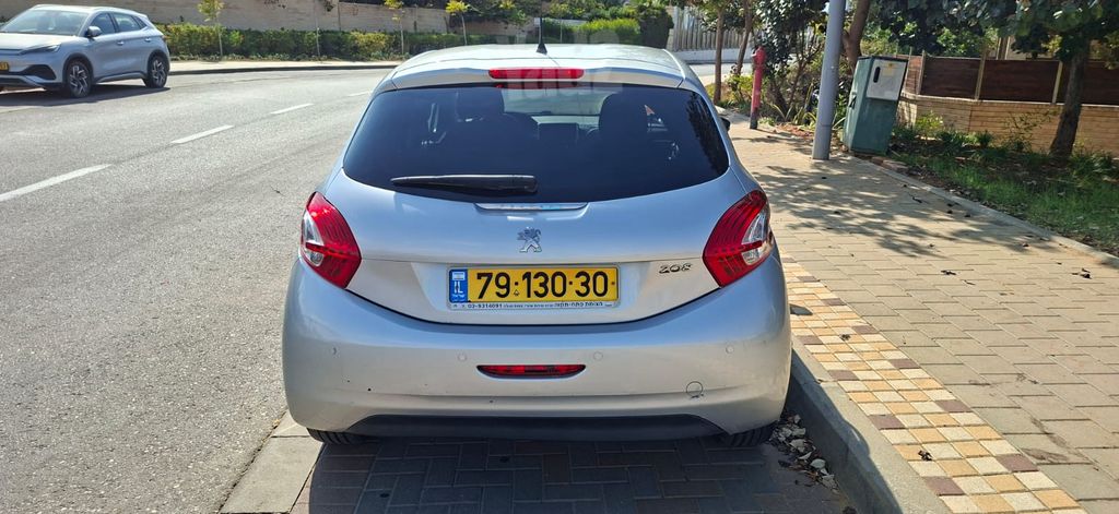 פיג'ו 208