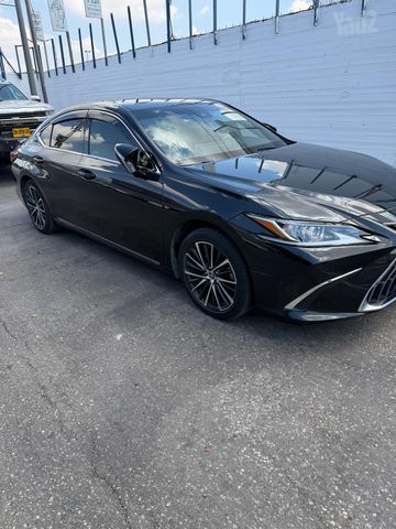 לקסוס ES