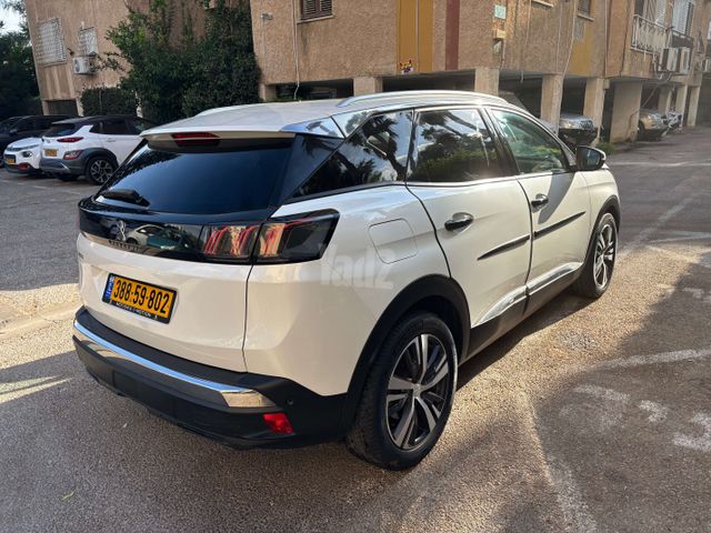 פיג'ו 3008