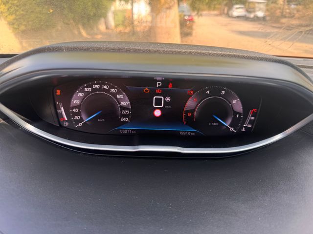 פיג'ו 5008
