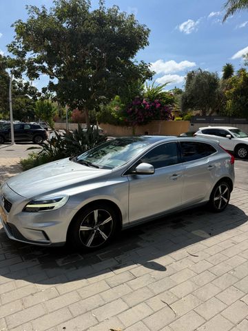 וולוו V40