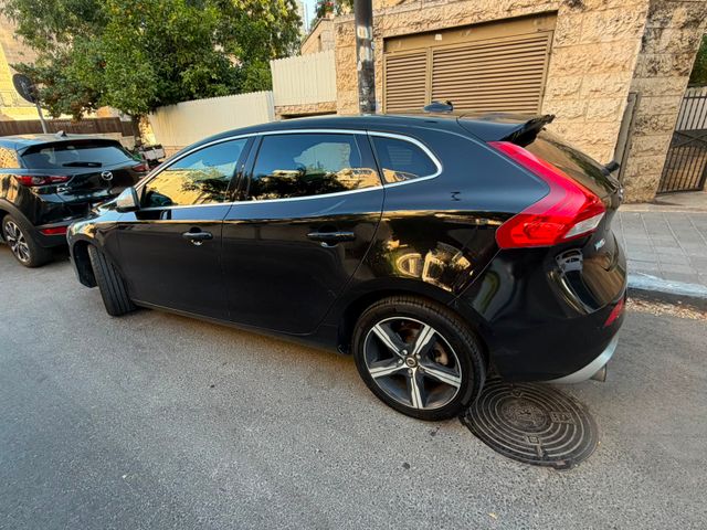 וולוו V40