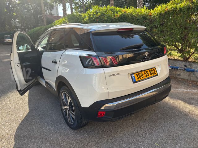 פיג'ו 3008