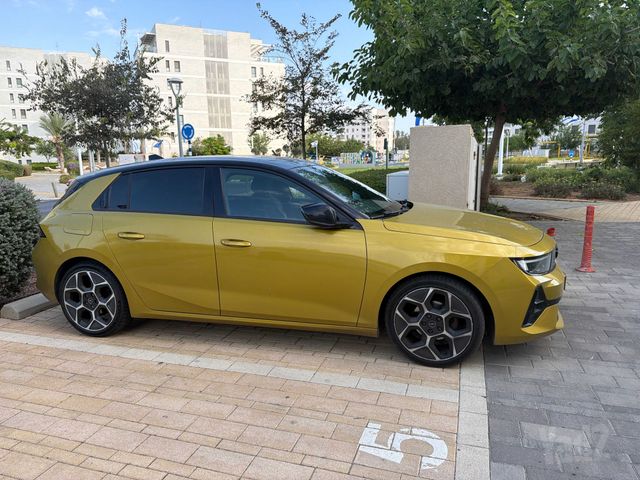 אופל אסטרה