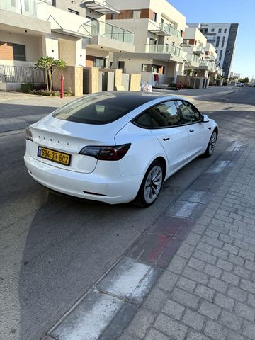 מודעת רכב טסלה מודל 3